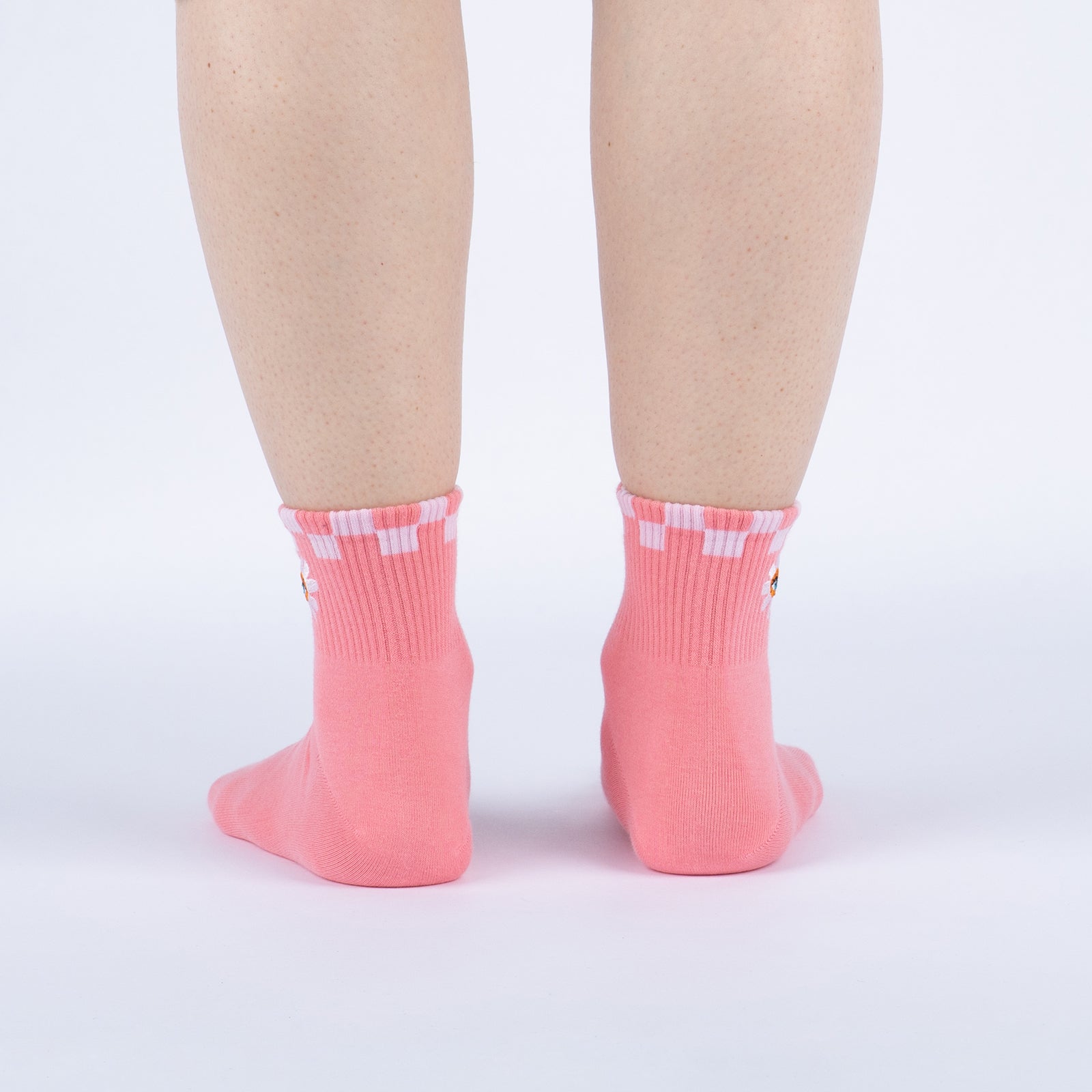 Eye Feel Seen Quarter Socks – Vibrant Floral Design