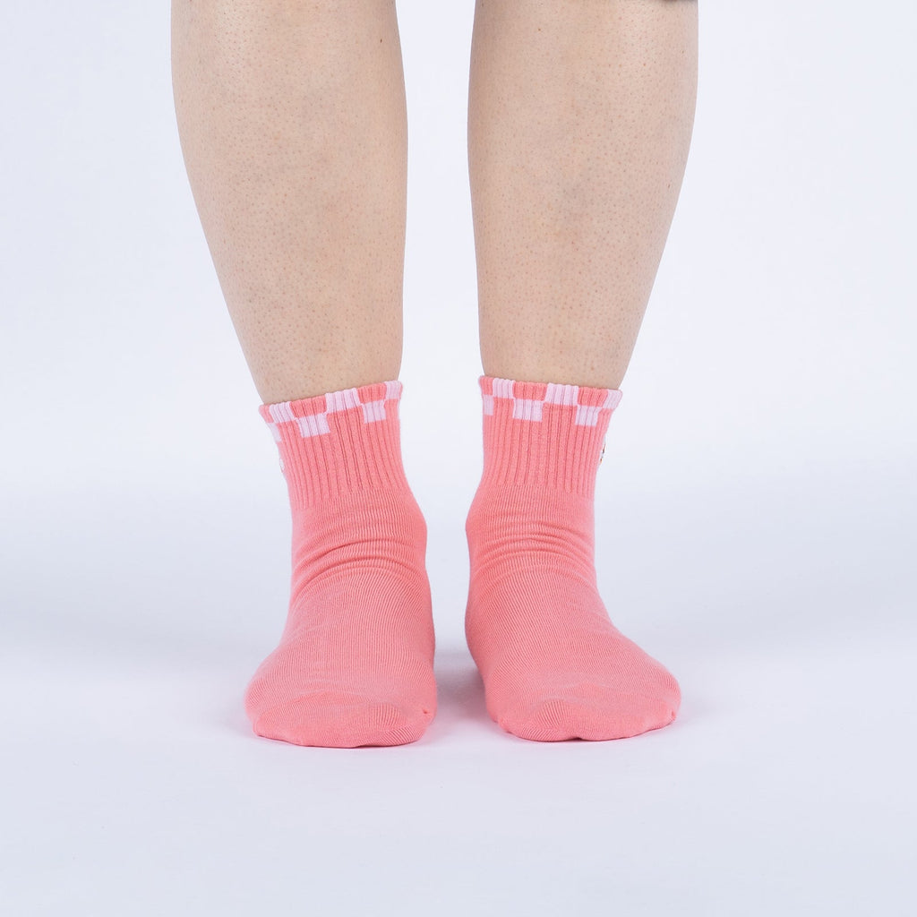 Eye Feel Seen Quarter Socks – Vibrant Floral Design